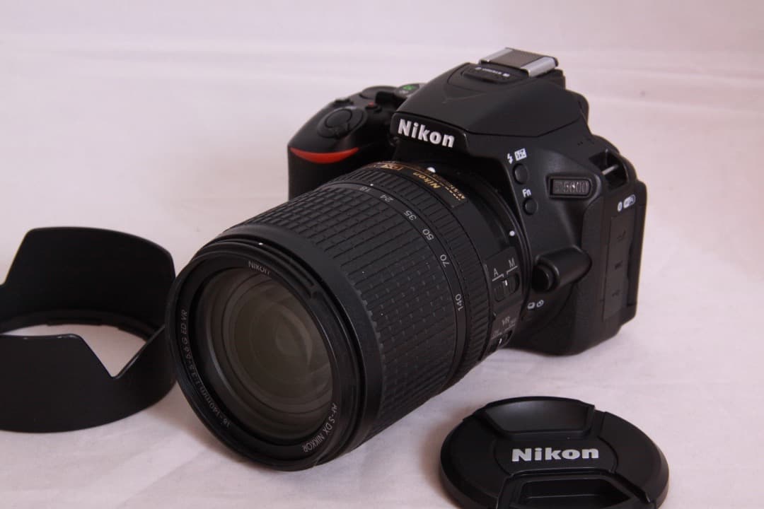 美品 Nikon D5600 デジタル一眼レフ　本体とレンズ2本、純正電池2個