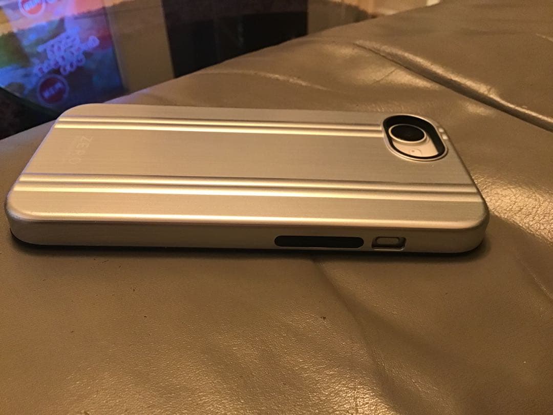 極美品　ゼロハリバートン　zero シルバー　iphone16e ケース　カバー