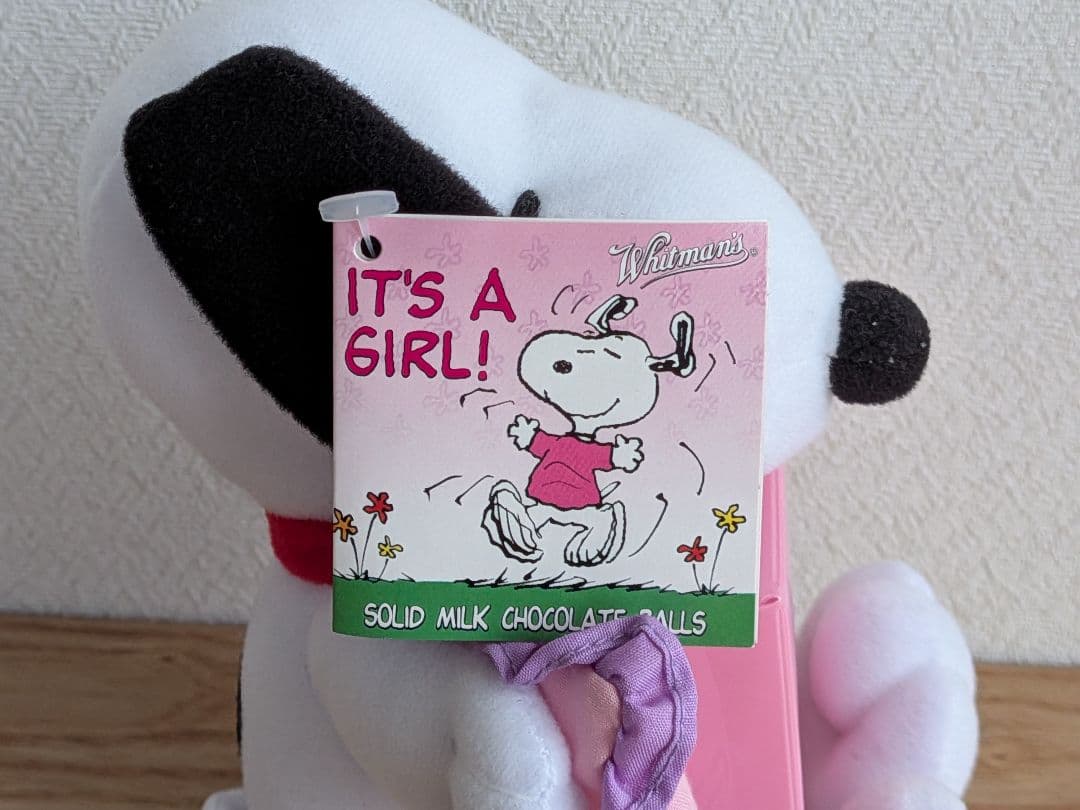 ホイットマンズ　スヌーピージェンダーリビールぬいぐるみ IT'S A GIRL!