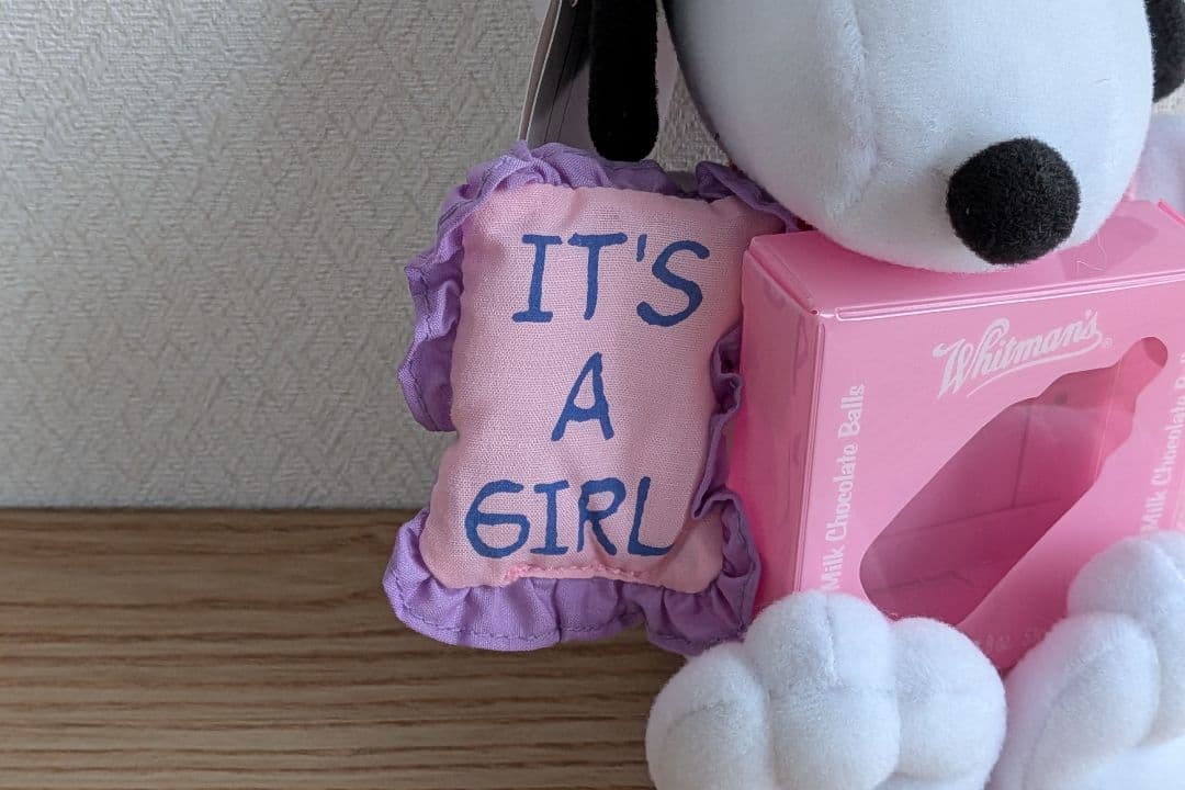 ホイットマンズ　スヌーピージェンダーリビールぬいぐるみ IT'S A GIRL!