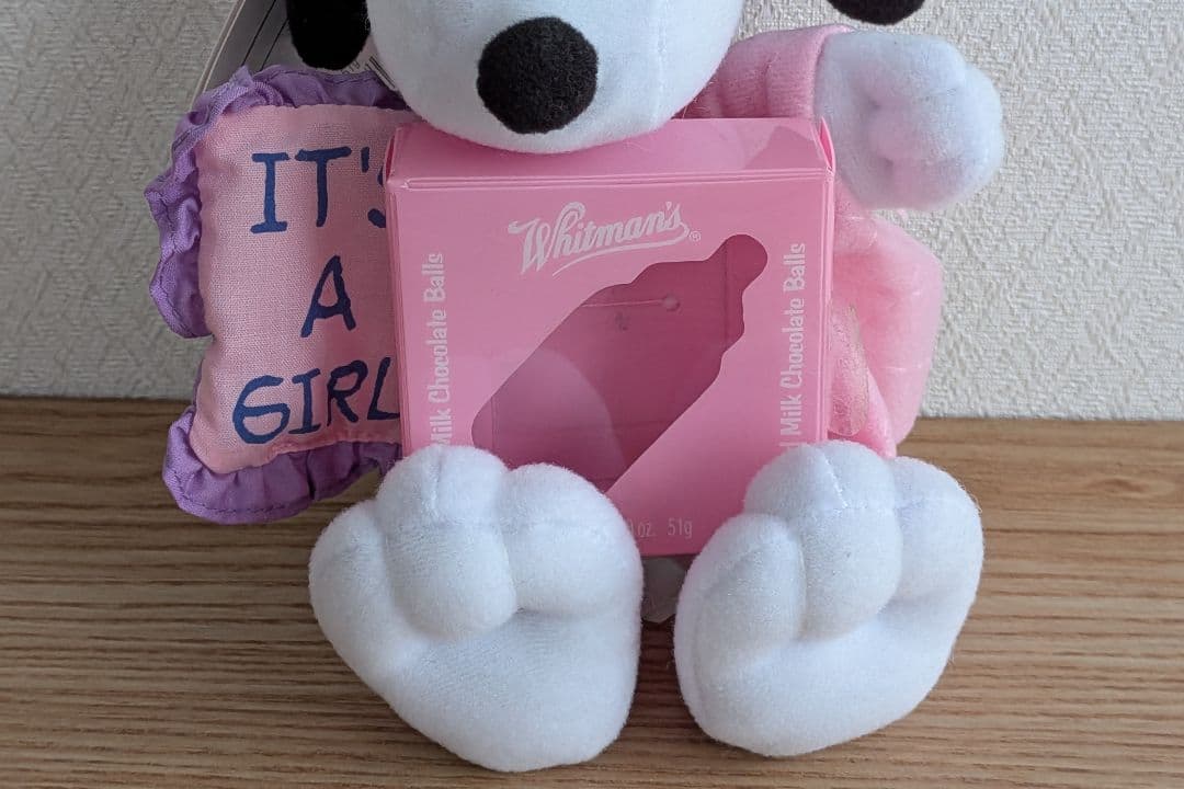 ホイットマンズ　スヌーピージェンダーリビールぬいぐるみ IT'S A GIRL!