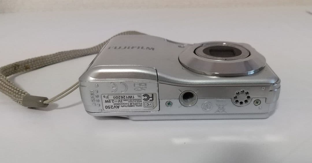 FUJIFILM FINEPIX AV250 コンパクトデジタルカメラ シルバー