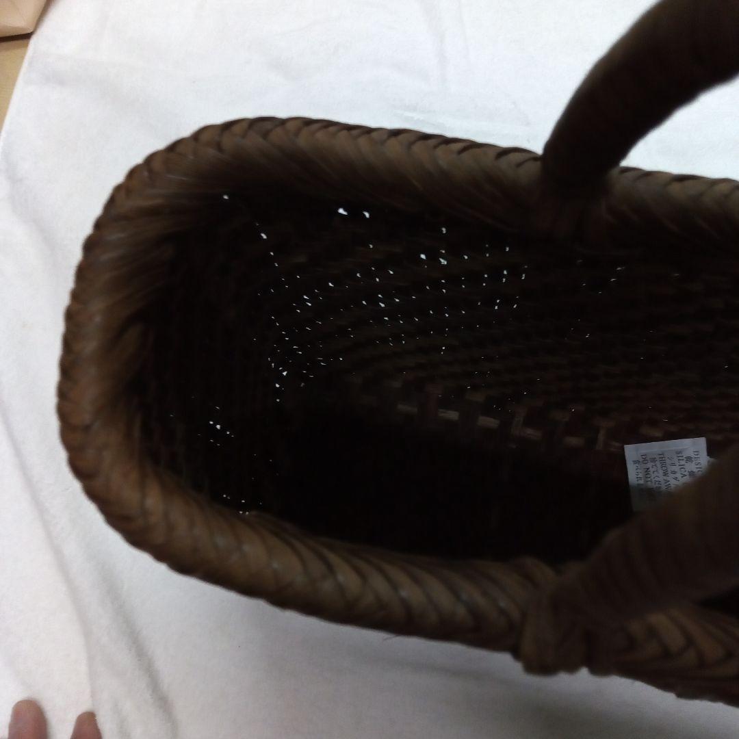 ブラウンの天然素材かごバッグ