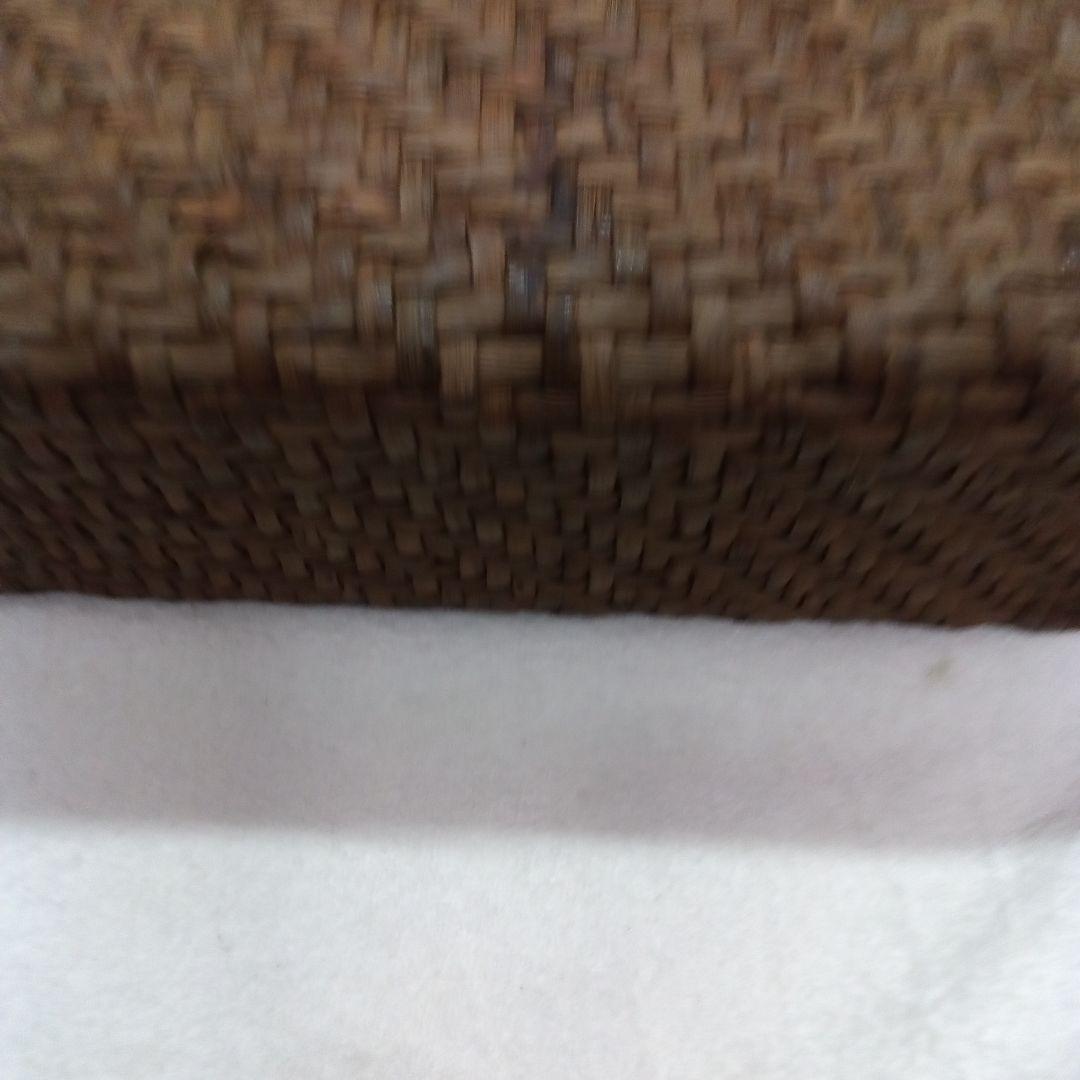 ブラウンの天然素材かごバッグ