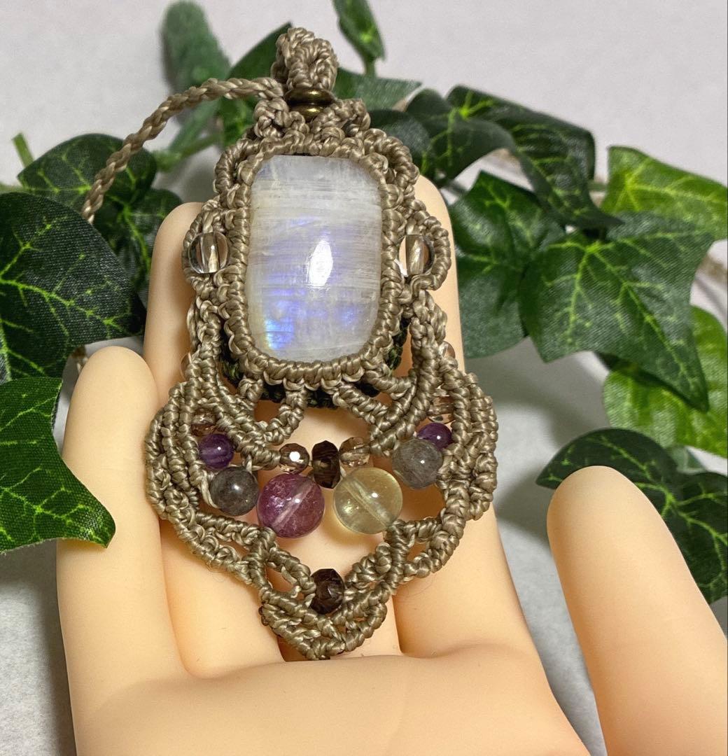 ムーンストーン　大きい石　マクラメ　ペンダント　ネックレス