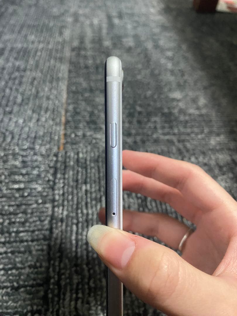 iPhone SE(第2世代）ホワイト