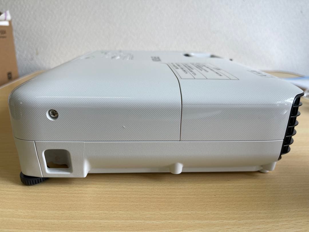 【ランプ使用時間 52H】EPSON ビジネス プロジェクター EB-S04