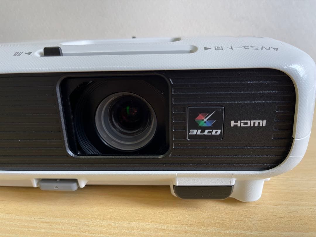 【ランプ使用時間 52H】EPSON ビジネス プロジェクター EB-S04