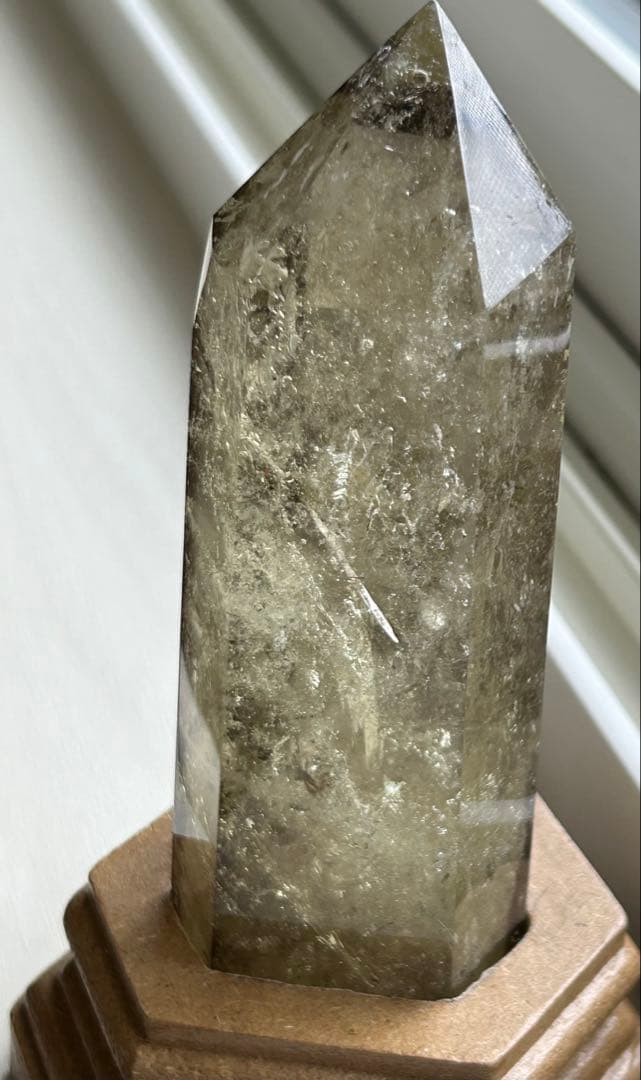 光を内包する景色 レインボー入り スモーキークォーツ ポイント