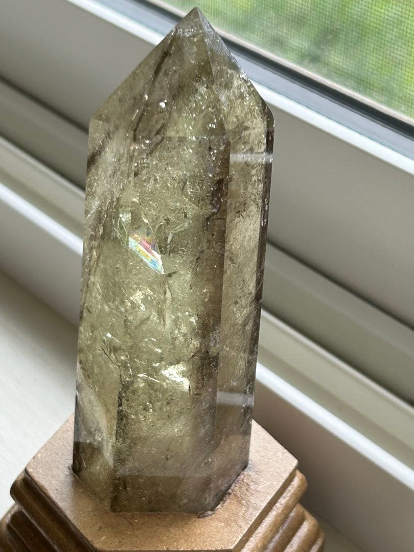 光を内包する景色 レインボー入り スモーキークォーツ ポイント