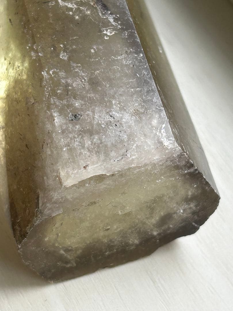 光を内包する景色 レインボー入り スモーキークォーツ ポイント