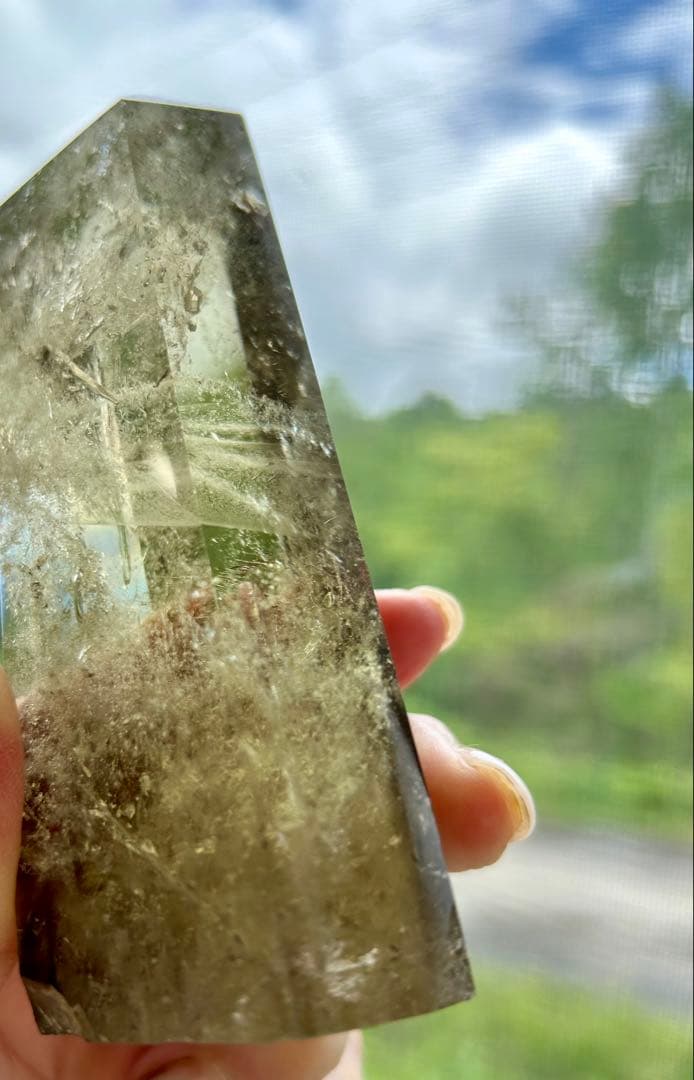 光を内包する景色 レインボー入り スモーキークォーツ ポイント