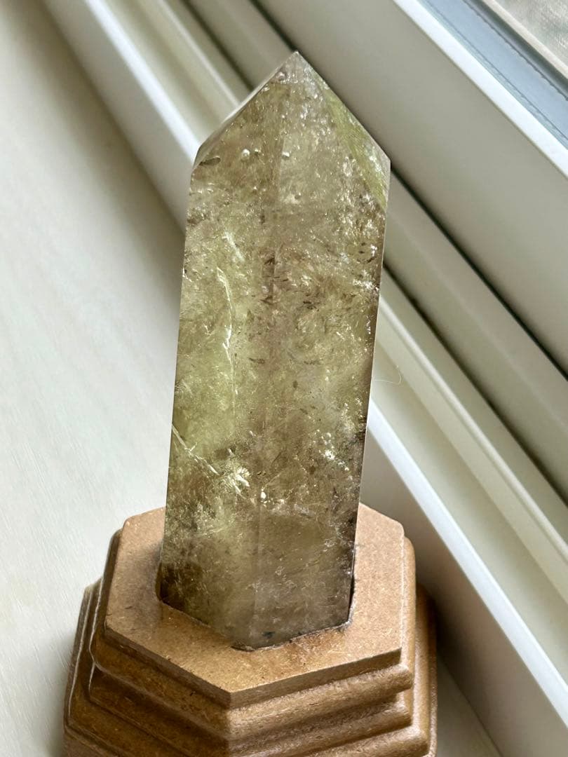 光を内包する景色 レインボー入り スモーキークォーツ ポイント