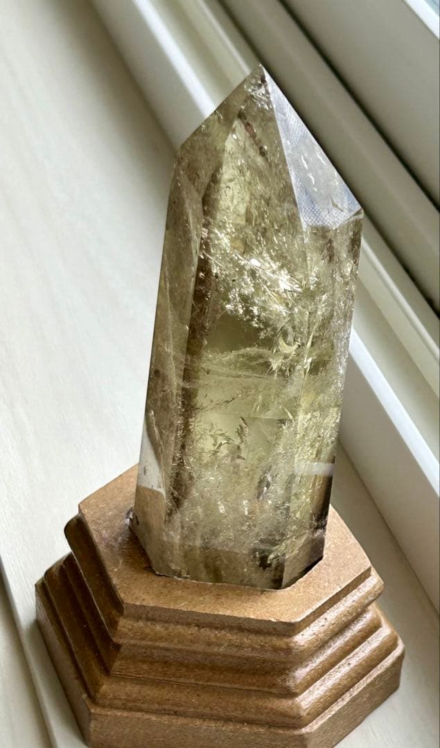 光を内包する景色 レインボー入り スモーキークォーツ ポイント