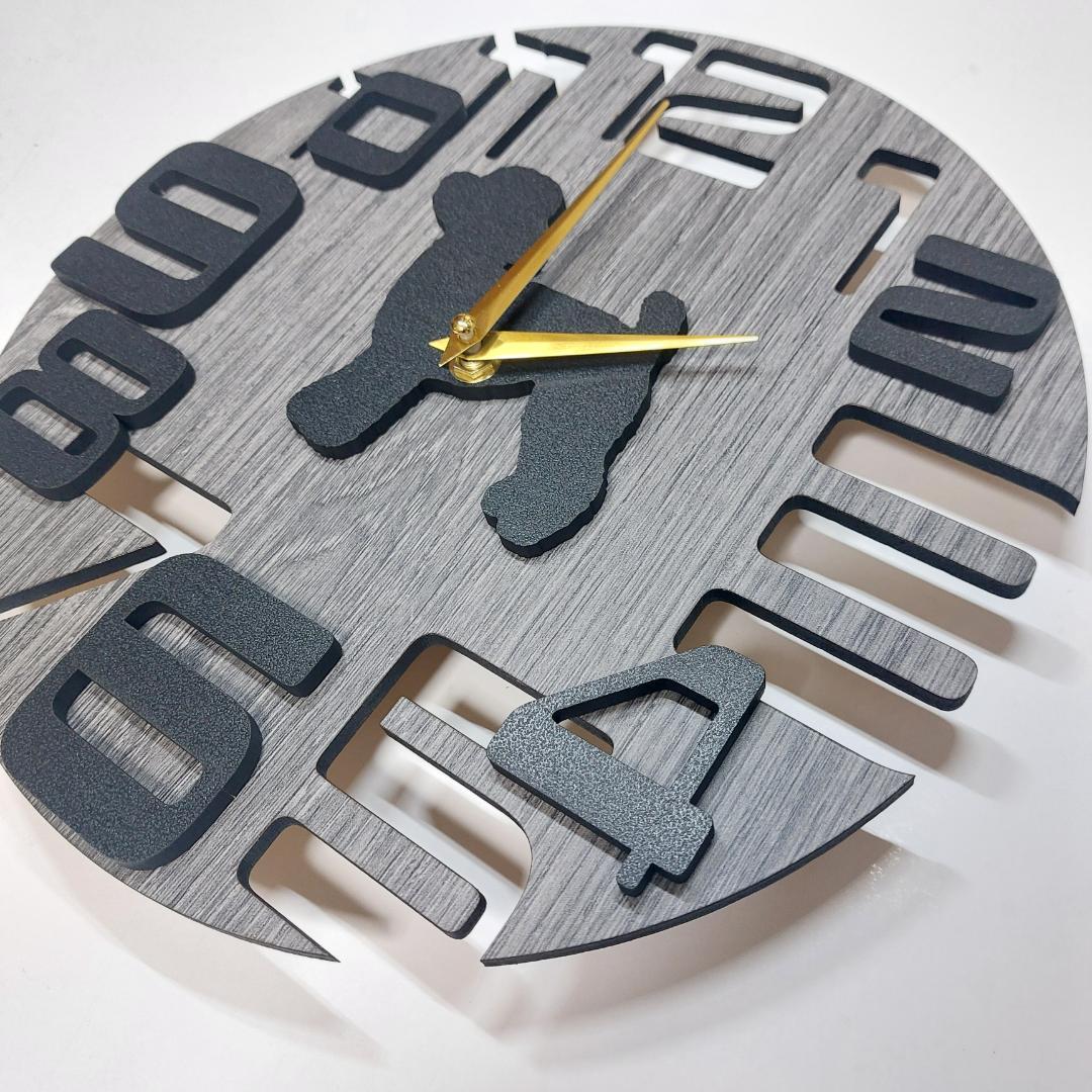 名入れ・文字入れ　3Dデザイン壁掛け静音時計 グレー木調　トイプードル　黒