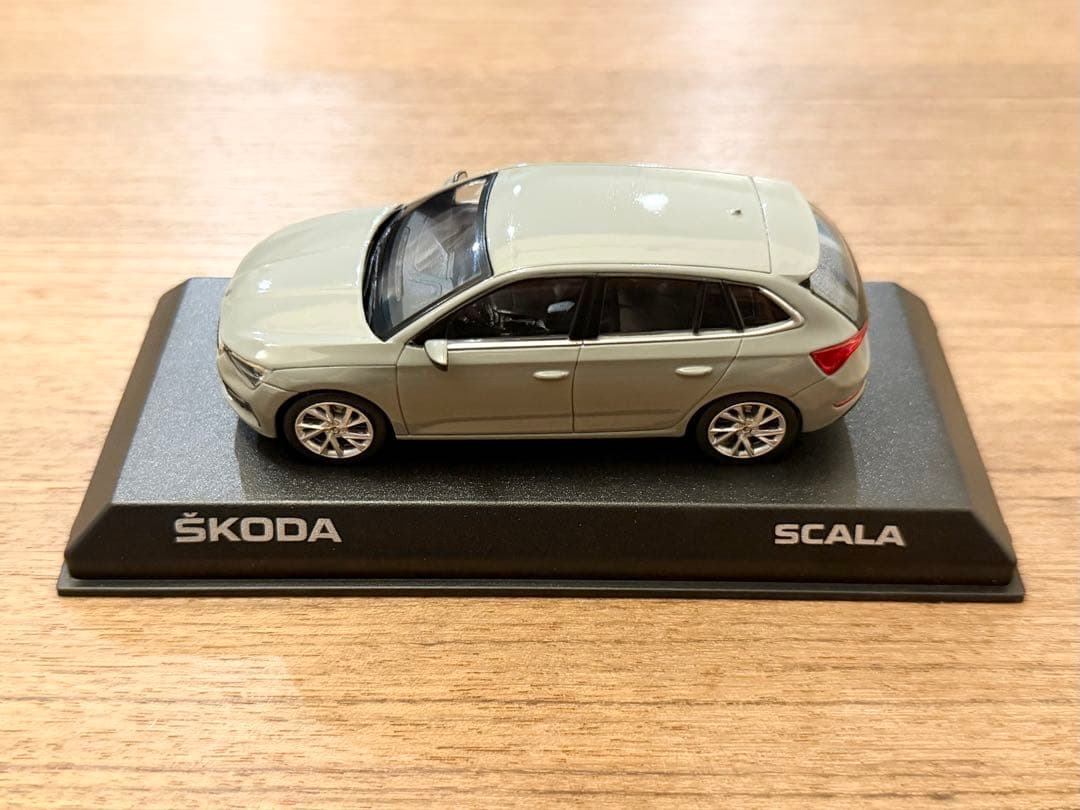 新品 希少！1/43 シュコダ純正 iscale シュコダ スカラ グレー