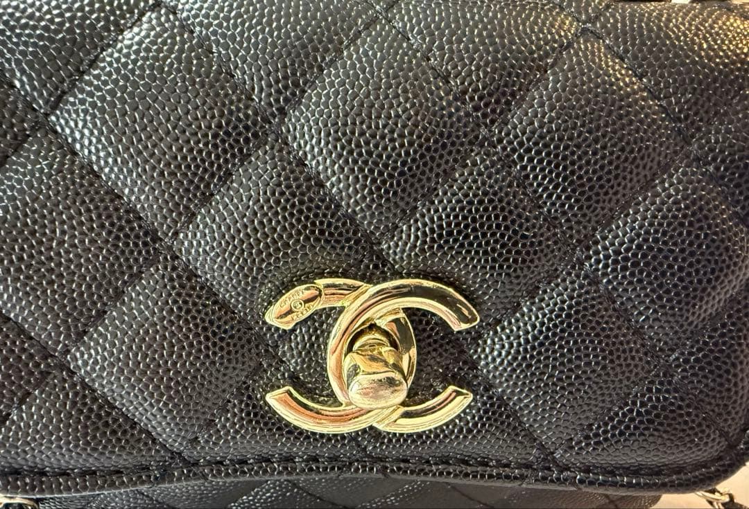 CHANELノベルティショルダーバッグ　ゴールド金具