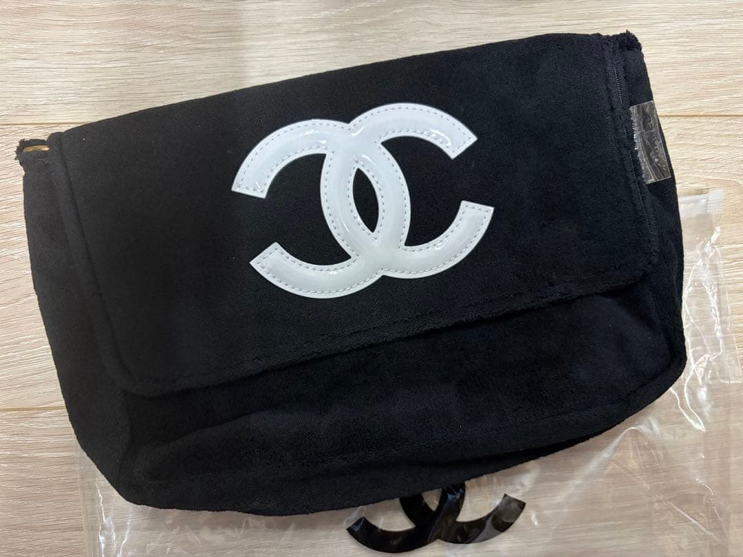 y*.様 CHANEL シャネル ミニバッグ ポーチ ブラック×ホワイトロゴ.