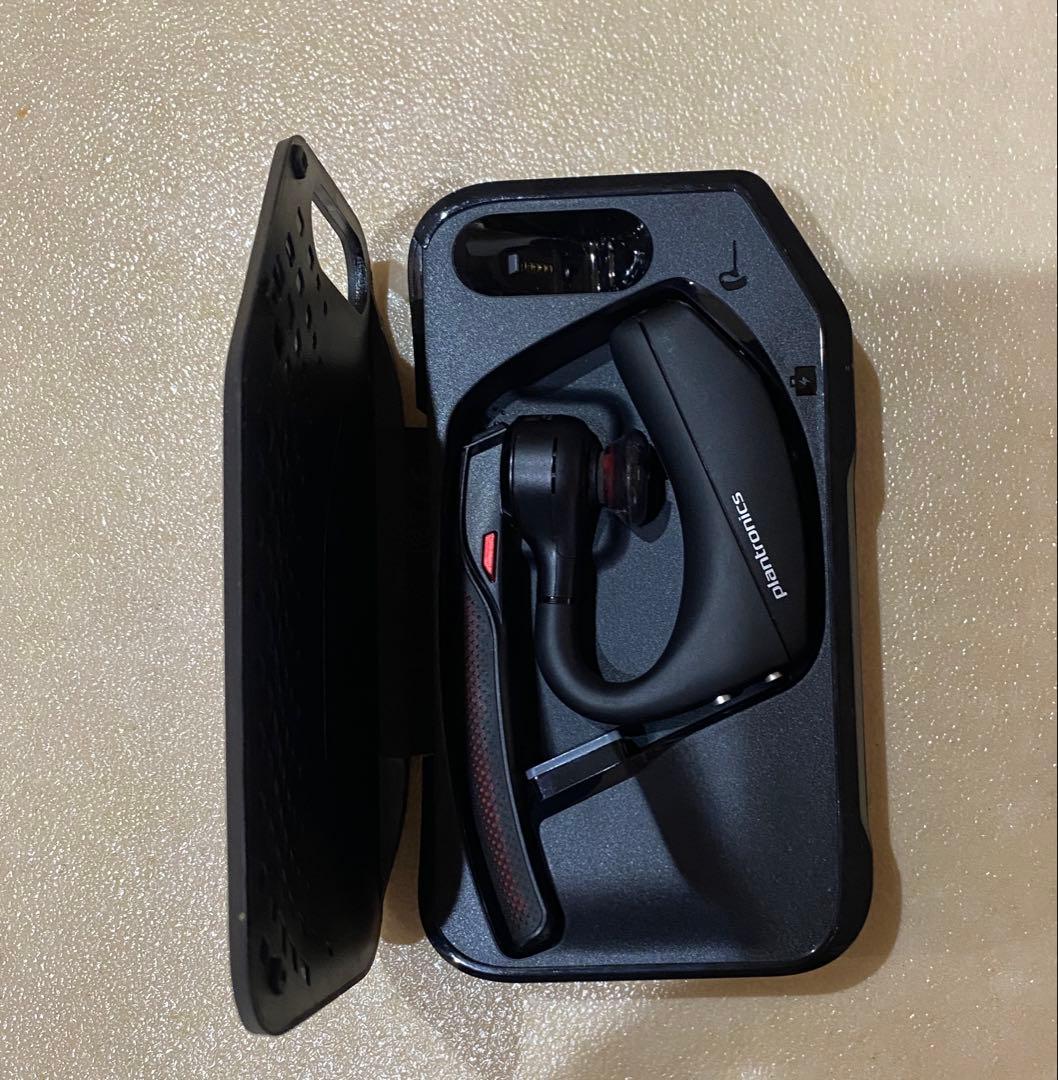 【数回使用のみ　充電ケース付き】Plantonics Voyager5200