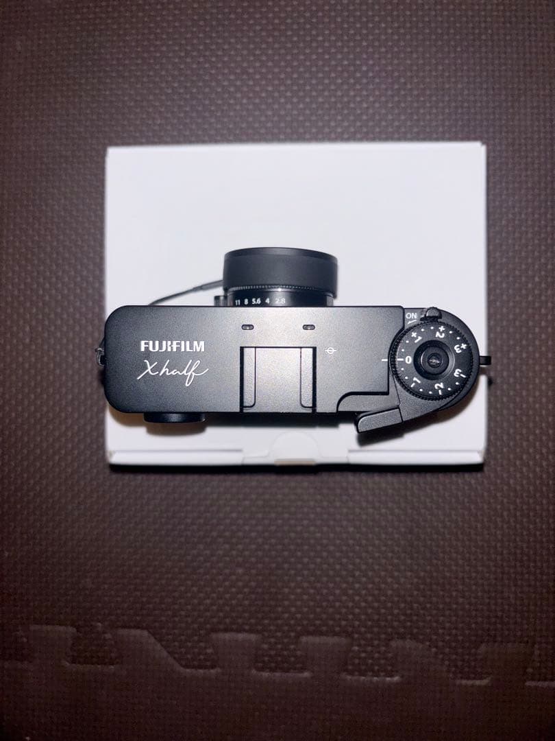 FUJIFILM x halfブラック デジカメ　美品