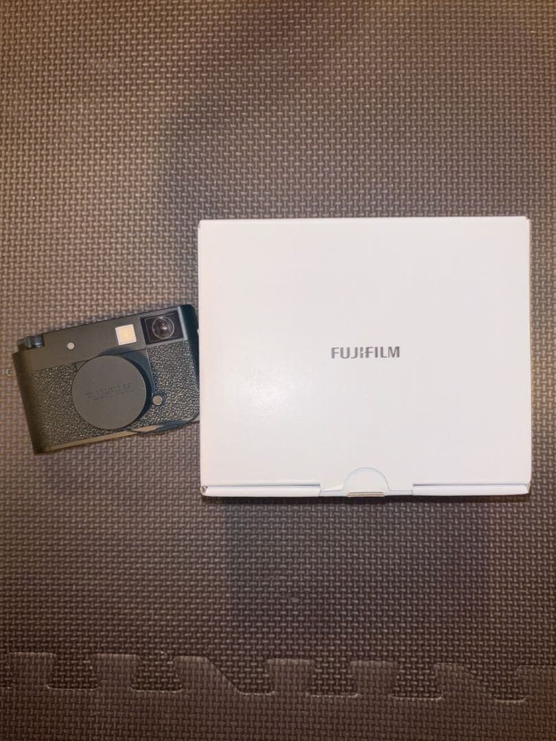 FUJIFILM x halfブラック デジカメ　美品