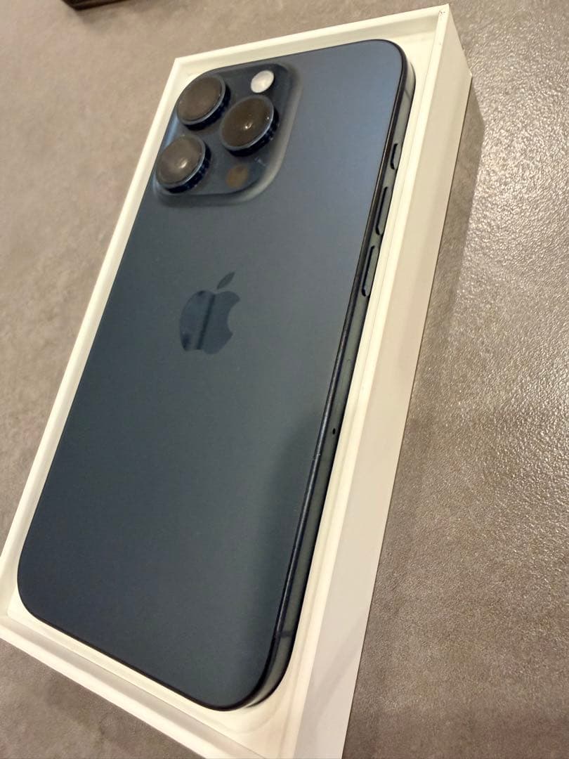 iPhone 15 Pro ブルーチタニウム（SIMフリー）＋ブランドケース付