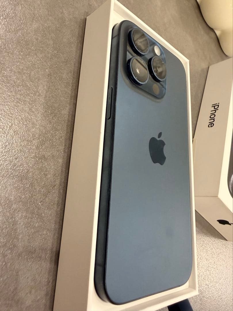 iPhone 15 Pro ブルーチタニウム（SIMフリー）＋ブランドケース付