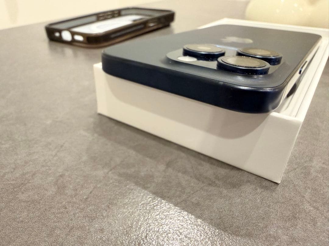 iPhone 15 Pro ブルーチタニウム（SIMフリー）＋ブランドケース付