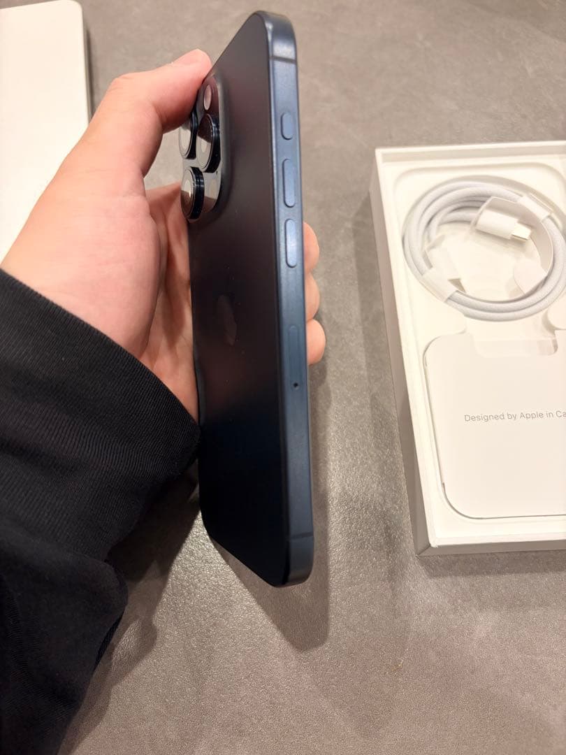 iPhone 15 Pro ブルーチタニウム（SIMフリー）＋ブランドケース付