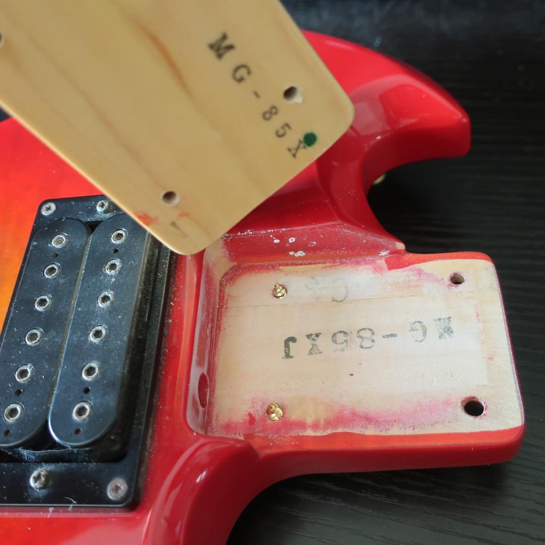 Burny HIDEモデル MG-85X モッキンバード ギター ケース付