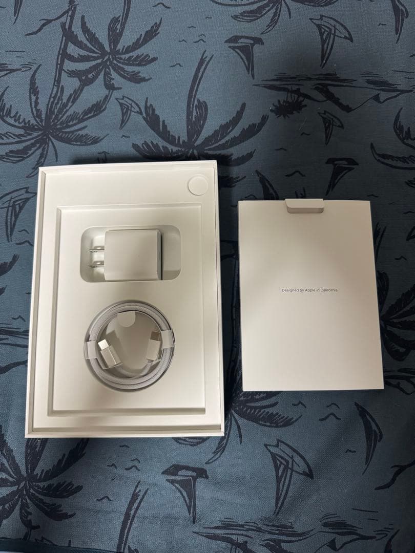 【ほぼ未使用品】 iPad mini セルラー 256GB A17 第7世代　紫