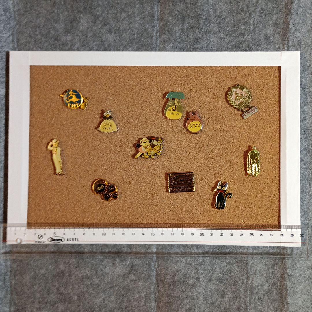 スタジオジブリ★ピンバッジ 11個セット(コルクボード付き)