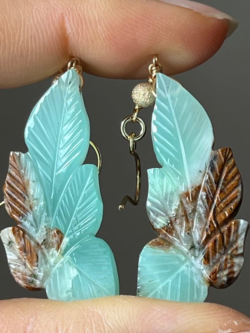 14kgf バイカラークリソプレーズリーフカービング ピアス