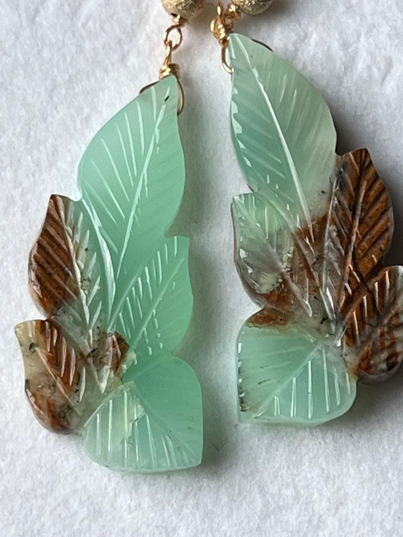 14kgf バイカラークリソプレーズリーフカービング ピアス