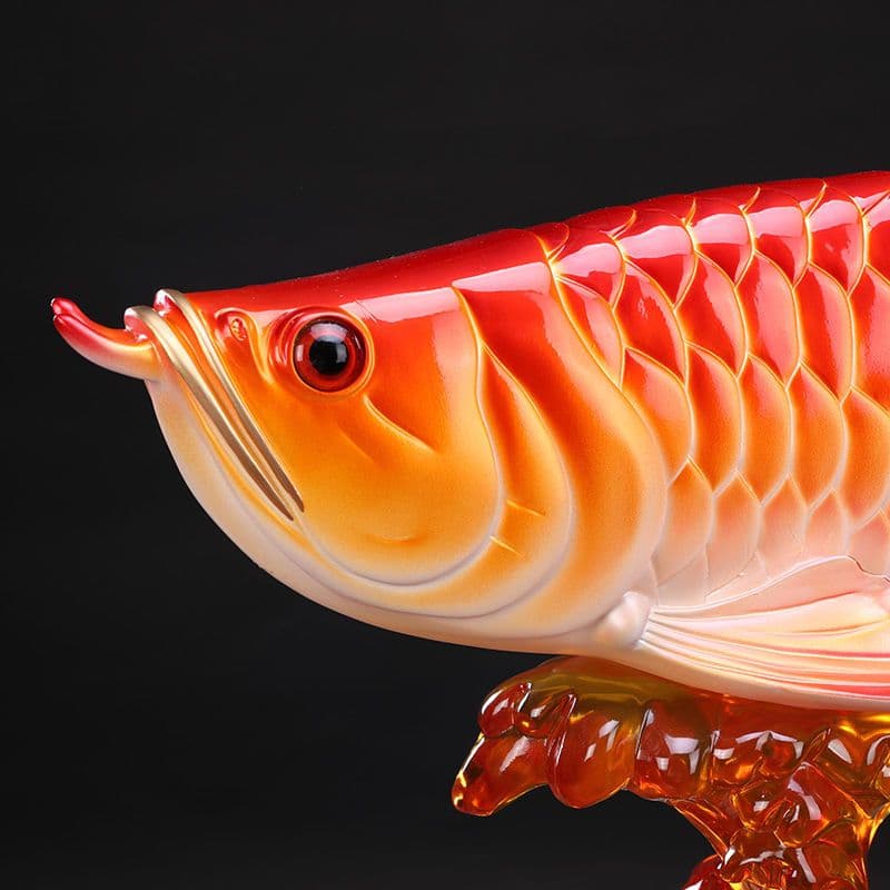 招き入れ大の金竜魚の置物.
