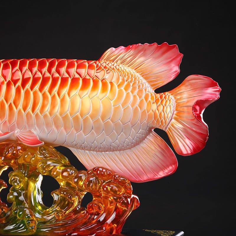 招き入れ大の金竜魚の置物.