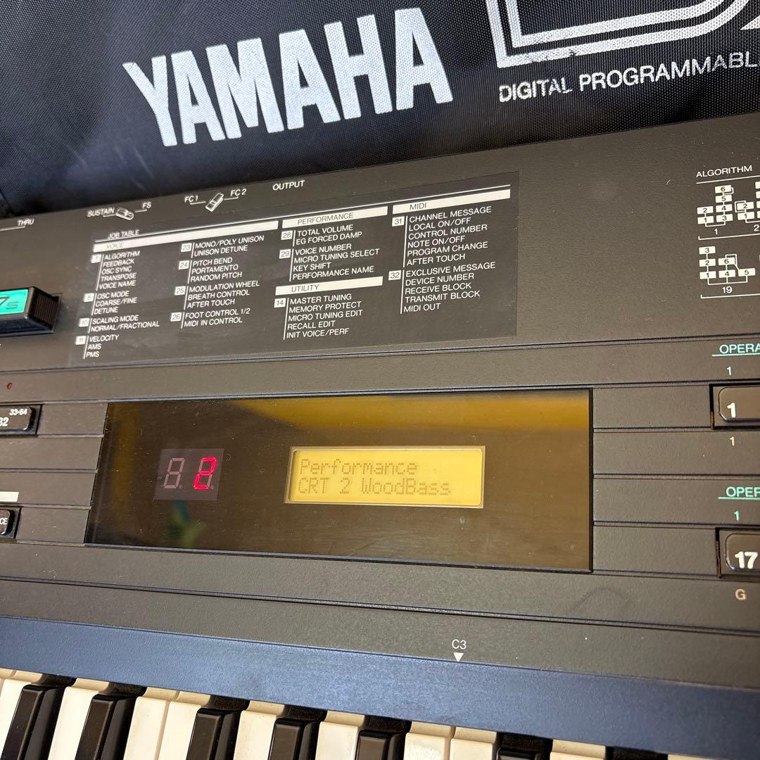 き Yamaha DX7 シンセサイザー ケース付