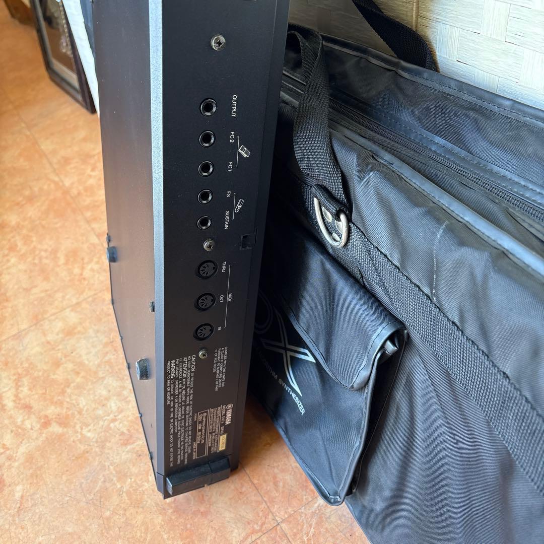き Yamaha DX7 シンセサイザー ケース付