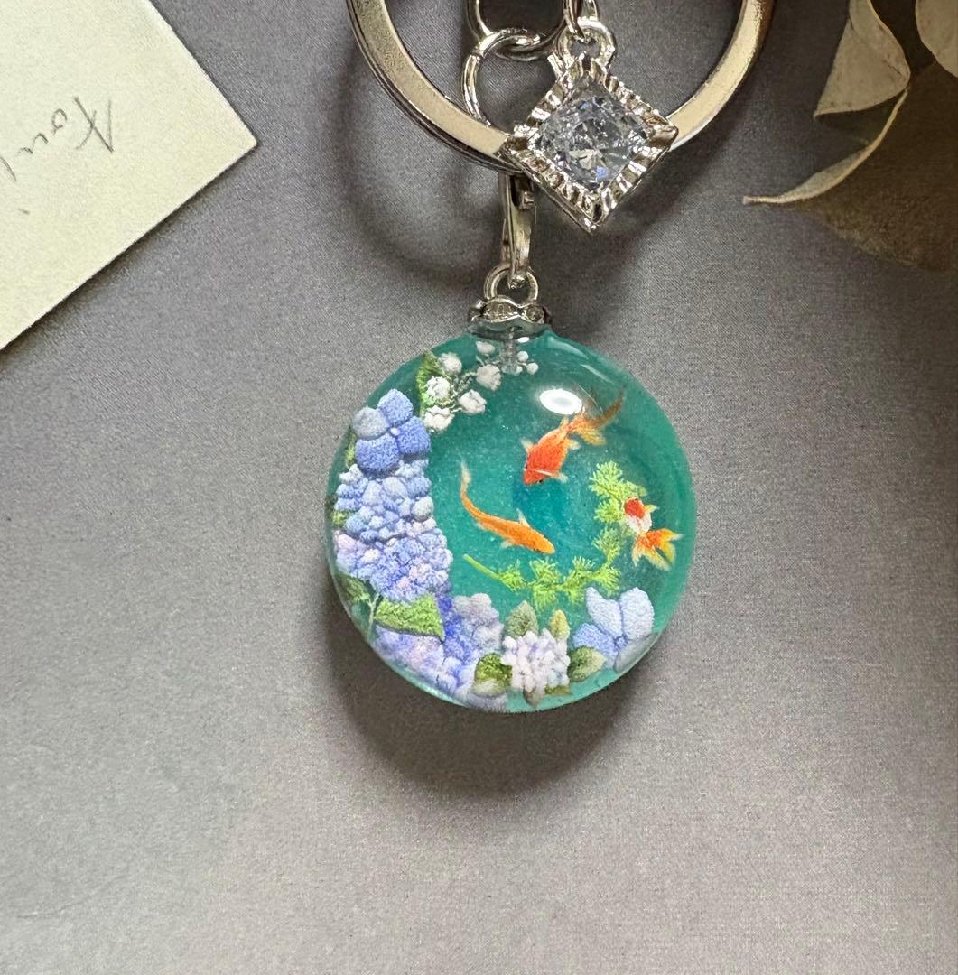 専用NO.166 キーホルダー レジン ぷっくり円形 流れ星・シマエナガ(蓄光)