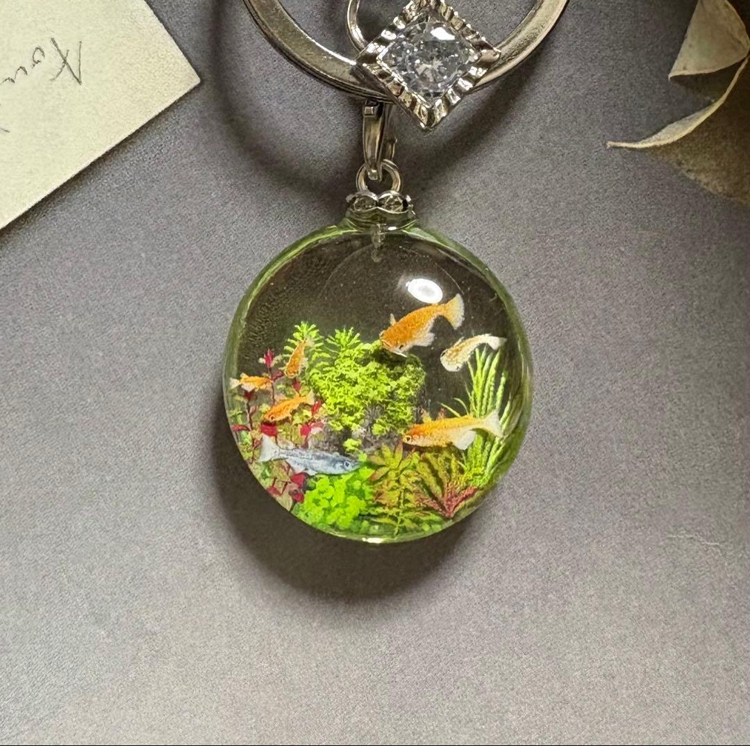 専用NO.166 キーホルダー レジン ぷっくり円形 流れ星・シマエナガ(蓄光)