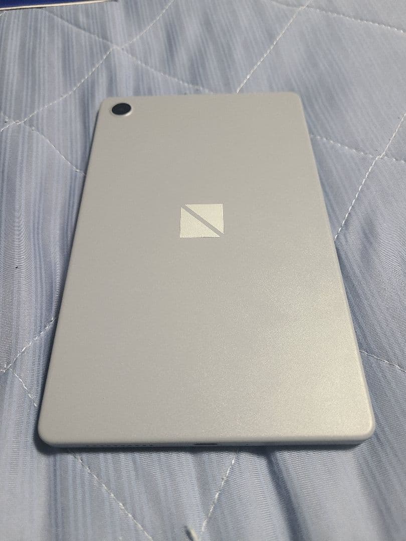 美品　NEC LAVIE Tab T8 シルバー