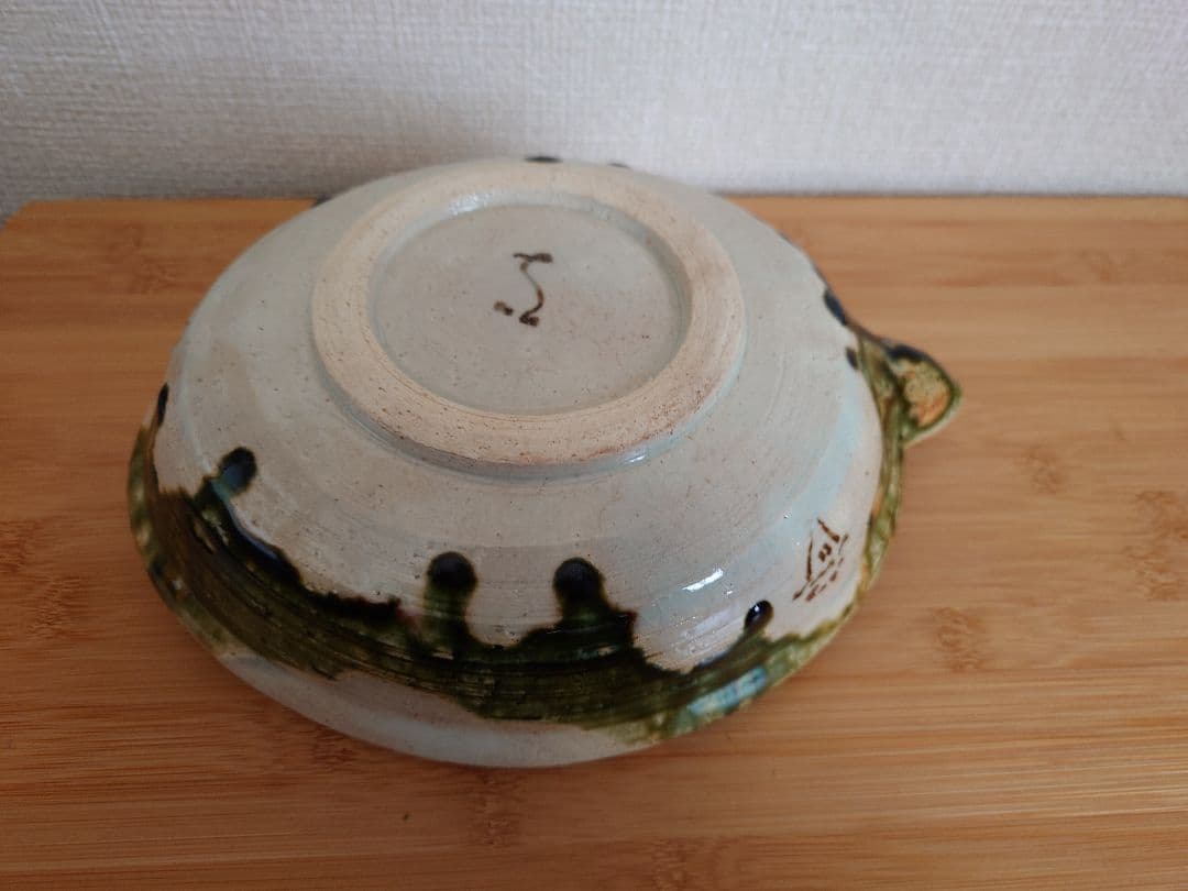 黒岩卓実作　花模様の持ち手付き陶器ボウル