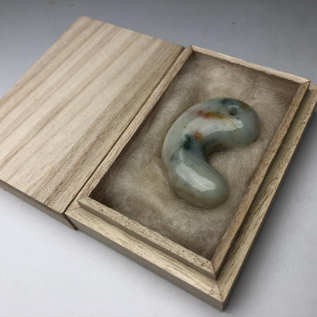 勾玉　ヒスイ　糸魚川翡翠 勾玉 天然 一点物 お守り