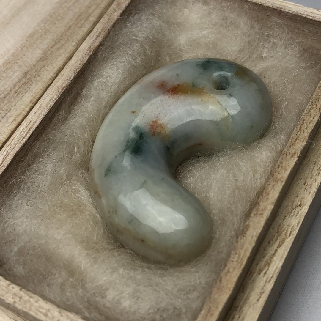 勾玉　ヒスイ　糸魚川翡翠 勾玉 天然 一点物 お守り