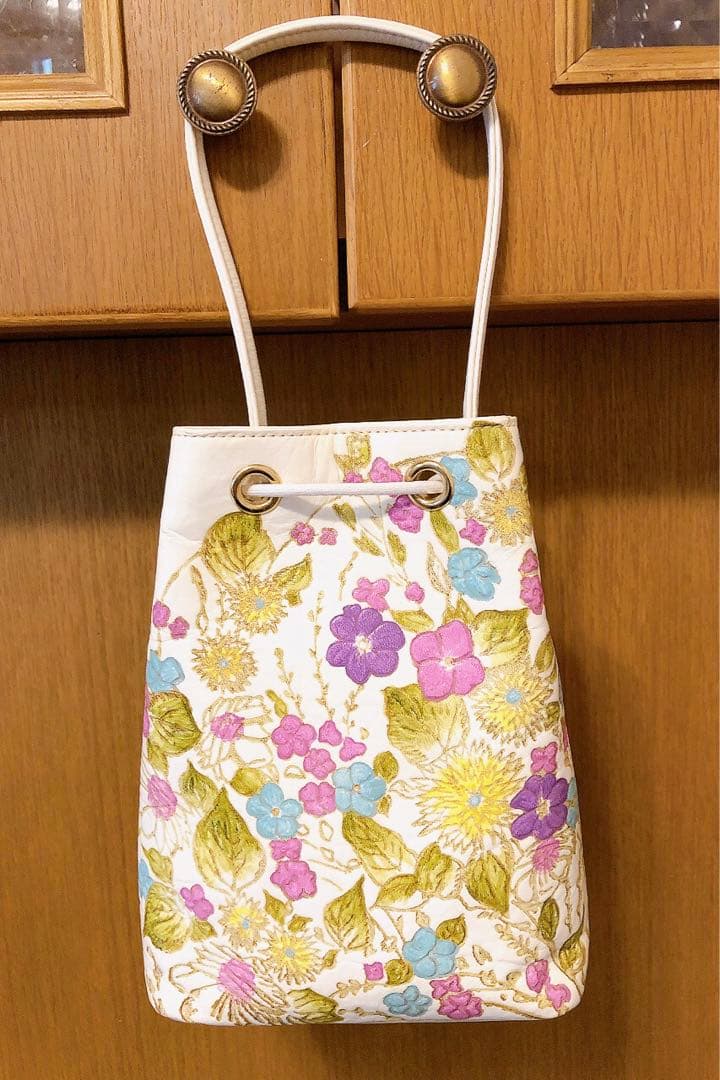 【姫路・姫革細工】巾着バッグ 伝統工芸品 花柄 白鞣革　（盛花　ピンク）