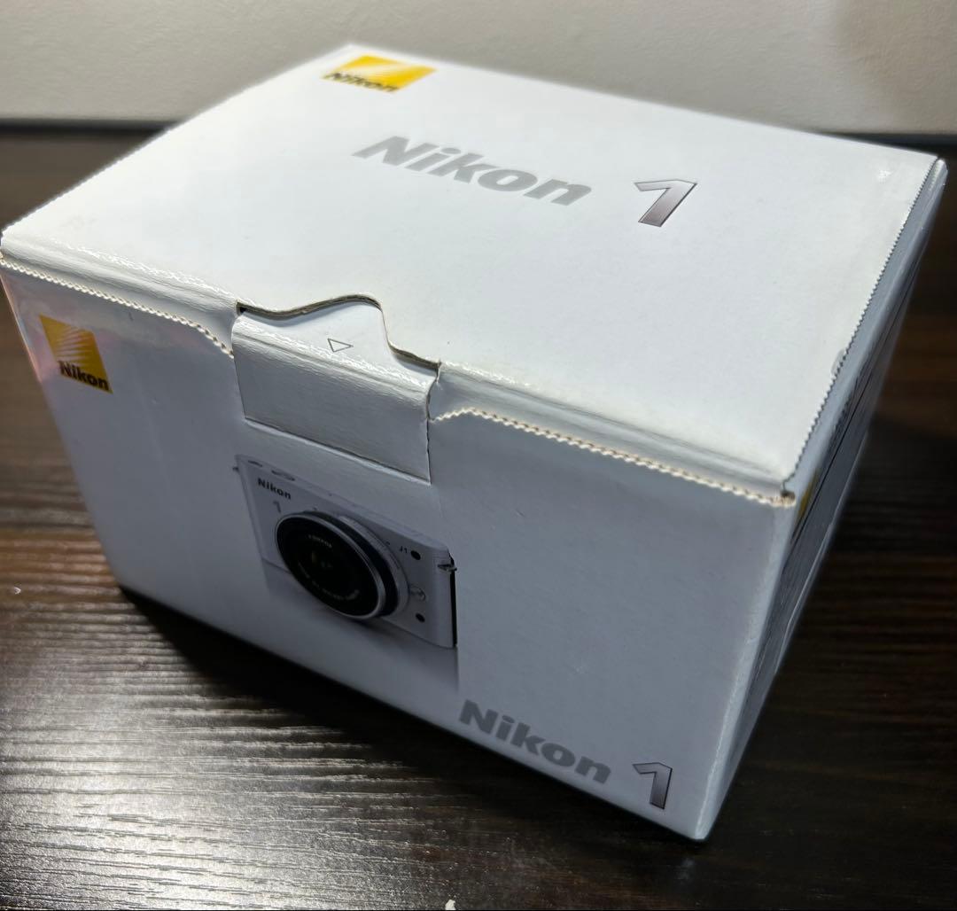 Nikon1 J1 / ミラーレス一眼カメラ / レザーケース付き