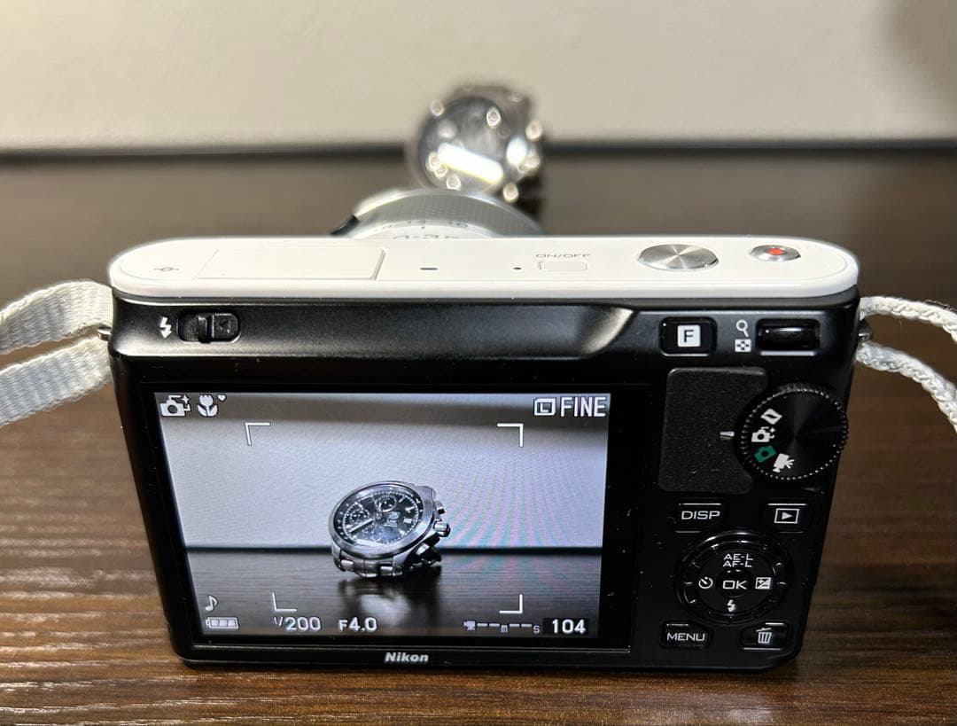 Nikon1 J1 / ミラーレス一眼カメラ / レザーケース付き