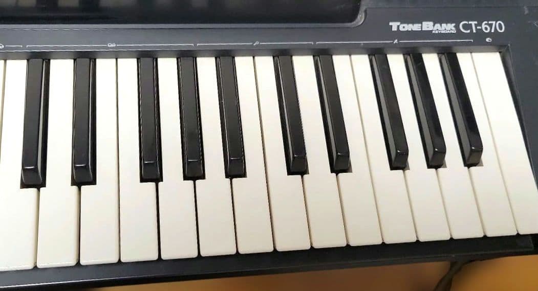 CASIOキーボードTONEBank　CT670 と STRICHスタンド