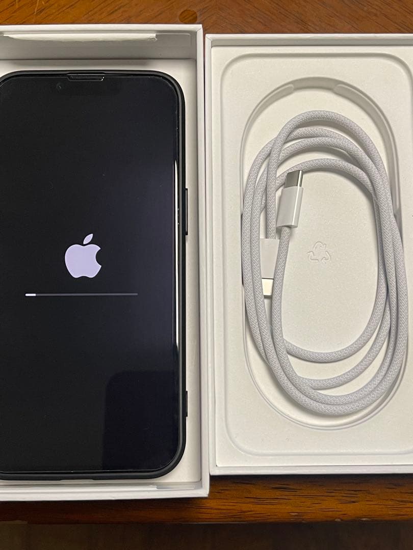 【ほぼ新品】Apple iPhone 16e 本体 充電ケーブル付