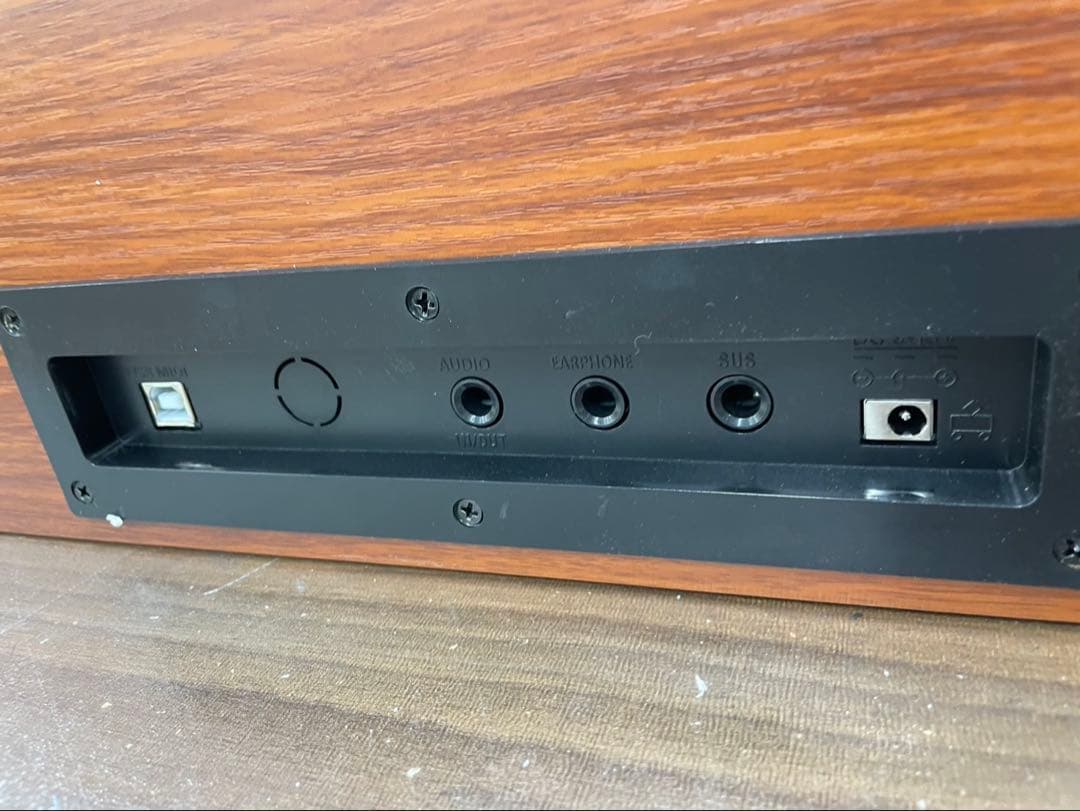 電子ピアノ88鍵盤　ハンマーアクション鍵盤　３本ペダル　ウォールナット